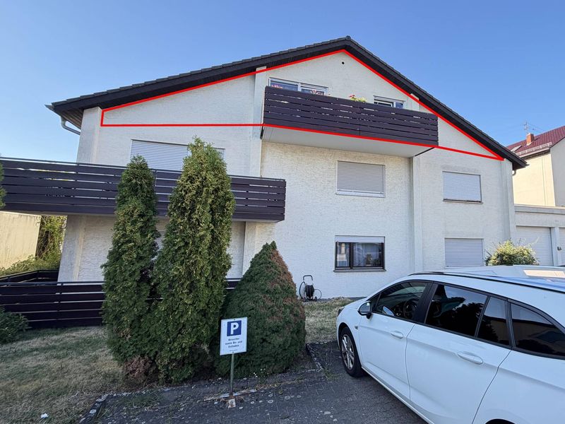 Geräumige 2-Zimmer-Dachgeschosswohnung mit großem Balkon und Doppelparker in ruhiger Wohnlage